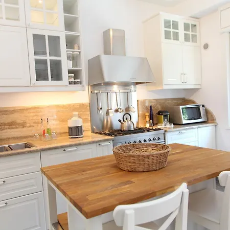 Family House - By Vacation Service Апартаменты Чефалу