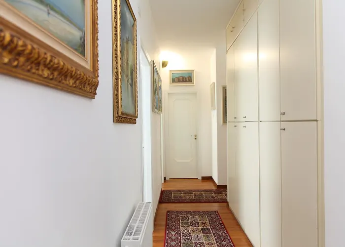 Family House - By Vacation Service *