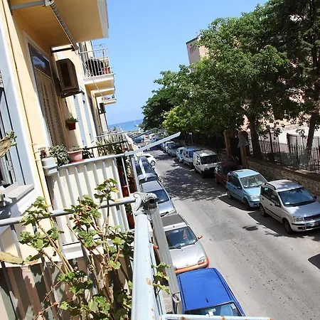 Family House - By Vacation Service Appartamento *